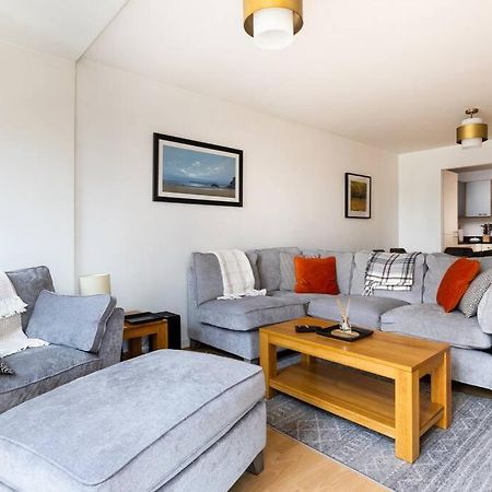 Lovely 2 Bedroom Apartment With Balcony 더블린 외부 사진