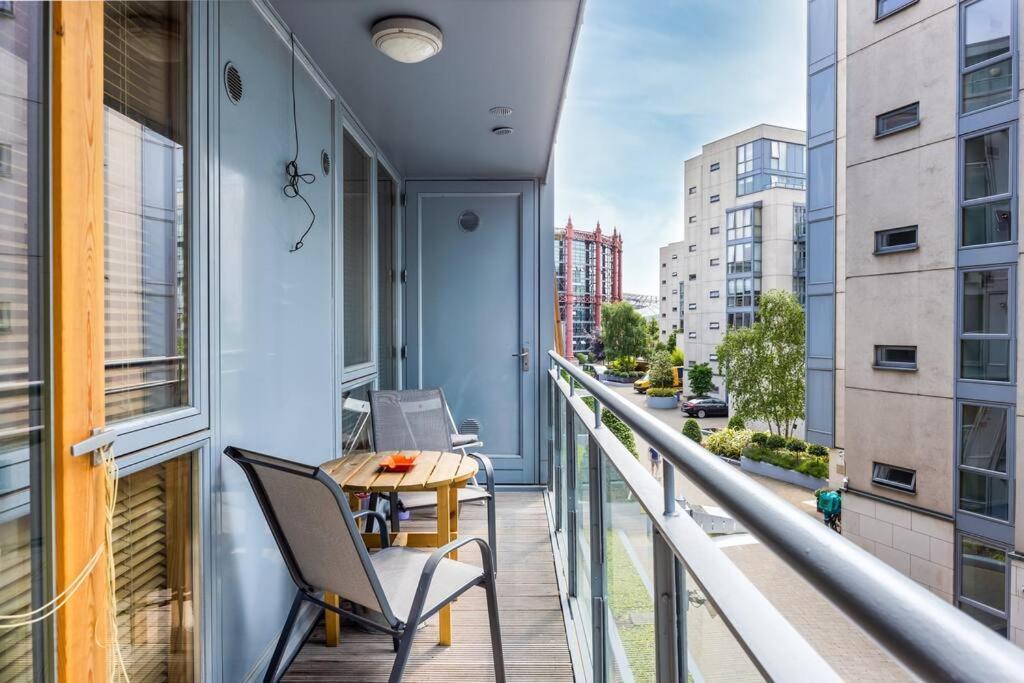 Lovely 2 Bedroom Apartment With Balcony 더블린 외부 사진