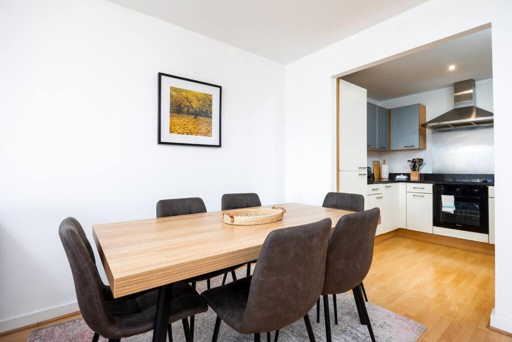 Lovely 2 Bedroom Apartment With Balcony 더블린 외부 사진