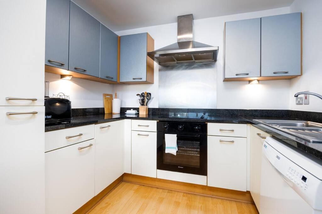 Lovely 2 Bedroom Apartment With Balcony 더블린 외부 사진