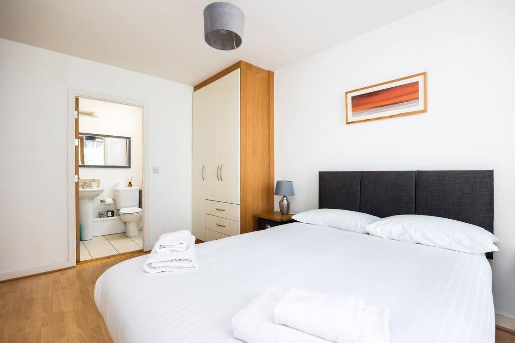 Lovely 2 Bedroom Apartment With Balcony 더블린 외부 사진